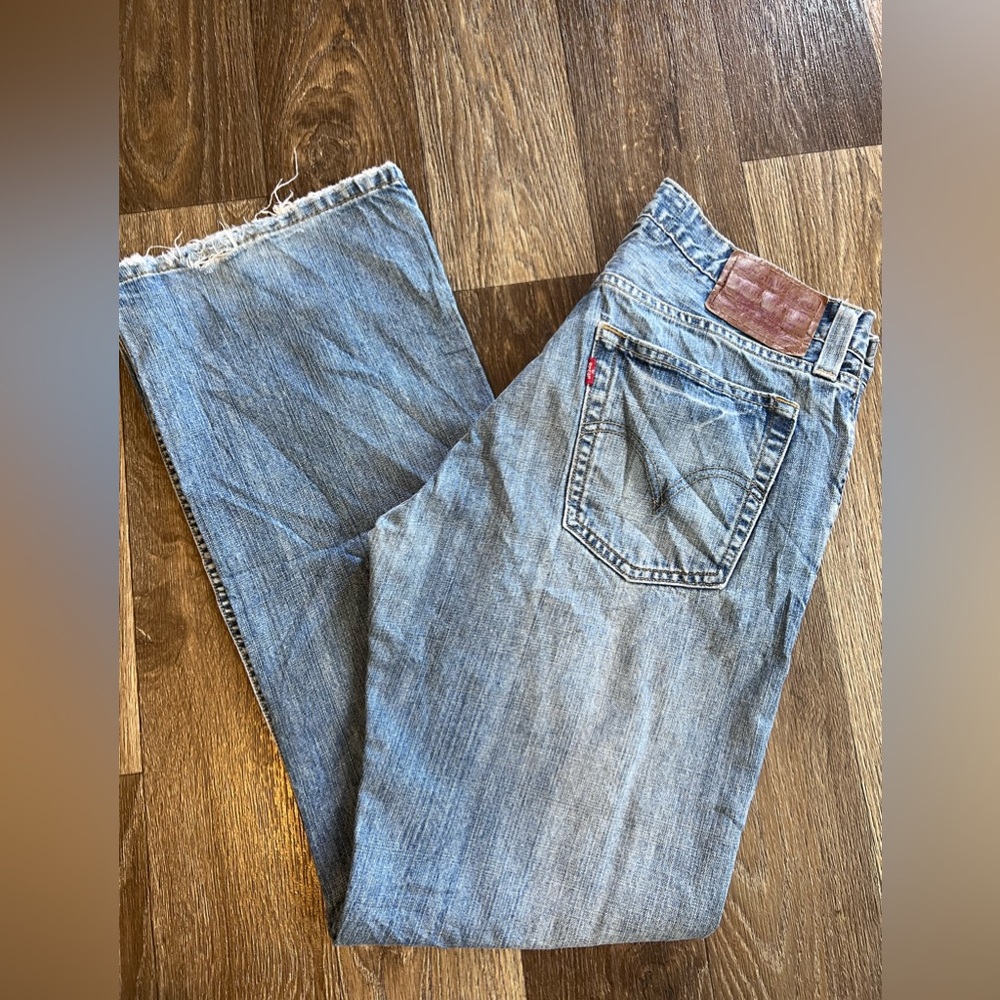 Levi’s low boot cut 527 pants 33x32